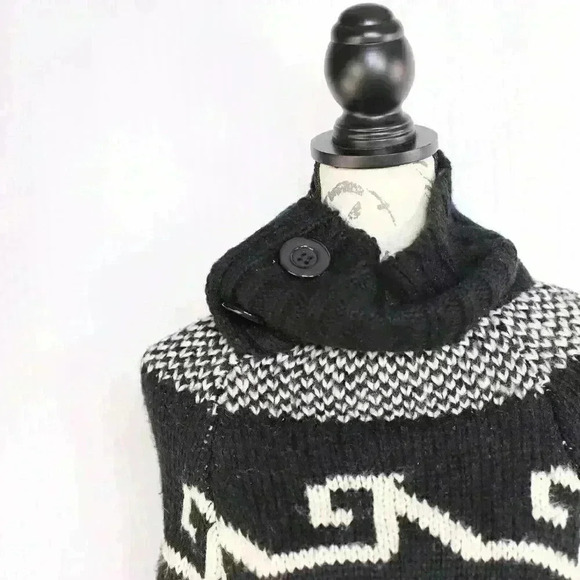 Steve Madden chunky knit Aztec style high/button neck fringe poncho sweater cape - Picture 8 of 10